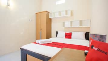 Double Room | Desk, free WiFi, bed sheets
