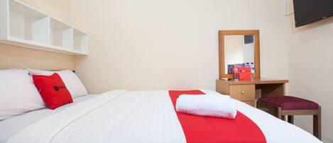 Double Room | Desk, free WiFi, bed sheets
