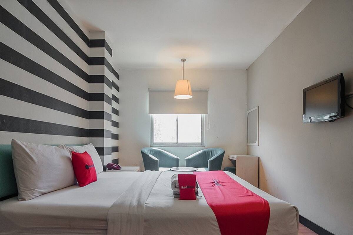 Deluxe Room | Desk, free WiFi, bed sheets