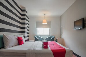 Deluxe Room | Desk, free WiFi, bed sheets - RedDoorz Plus near Mangga Besar Station 2 (Jakarta)