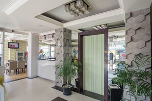 Interior - RedDoorz Plus near Mangga Besar Station 2 (Jakarta)