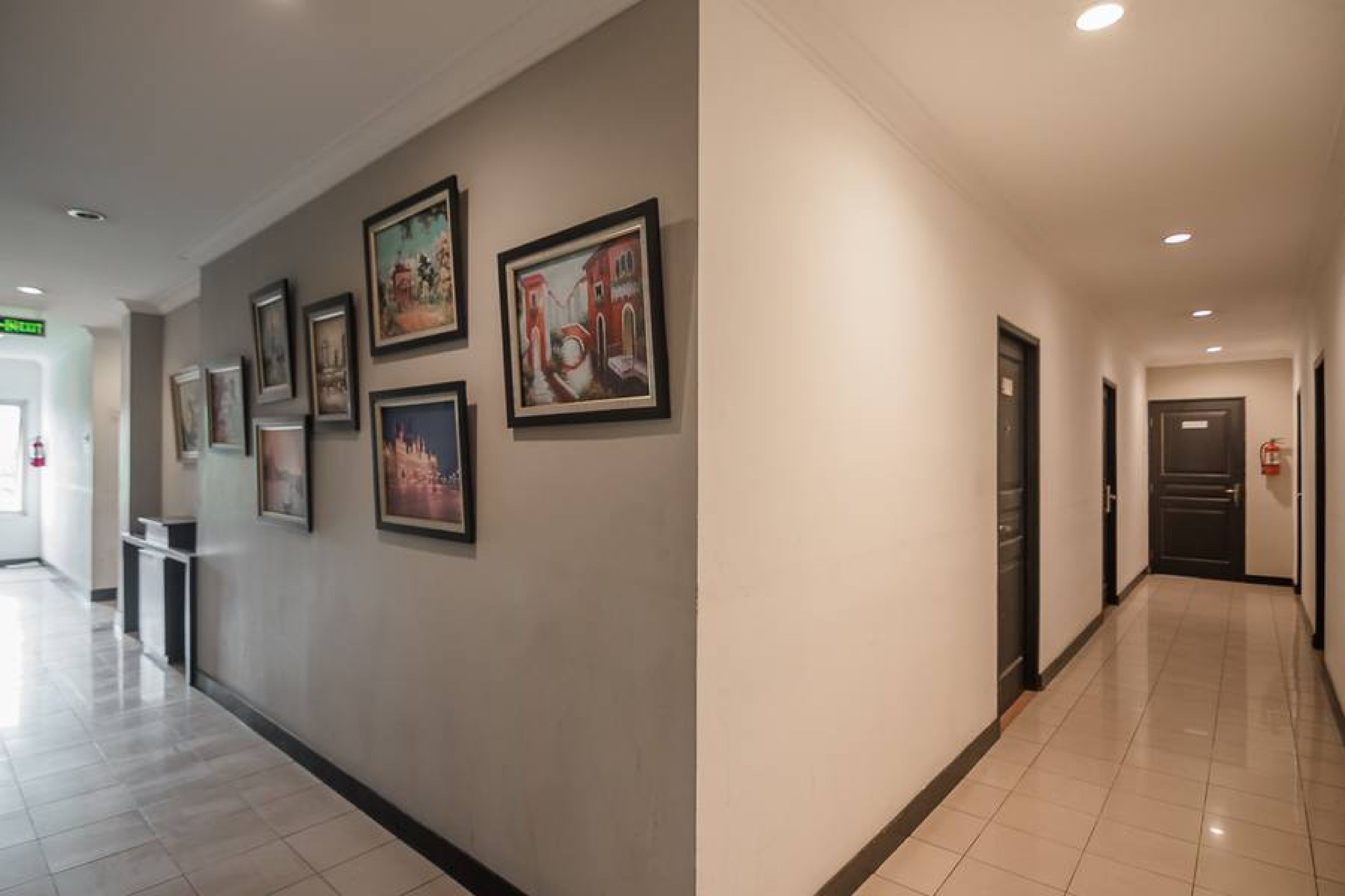 Foto - RedDoorz Plus near Mangga Besar Station 2