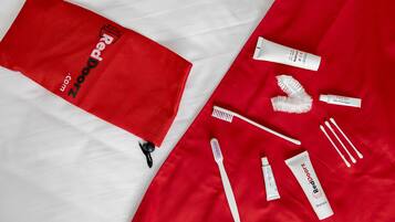 Escritorio, wifi gratis y ropa de cama