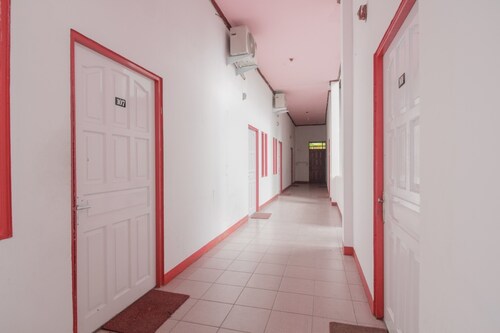 KoolKost Syariah near Ayani Mega Mall Pontianak