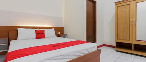 Desk, free WiFi, bed sheets