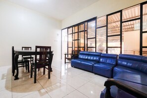 Área de estar no saguão