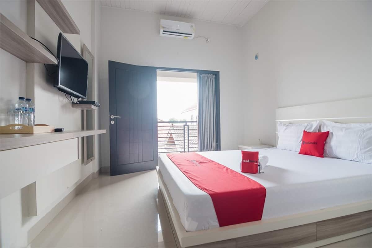 Double Room | Desk, free WiFi, bed sheets