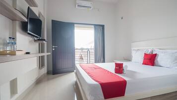 Camera doppia | Una scrivania, Wi-Fi gratuito, lenzuola