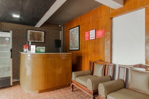 Quầy tiếp tân