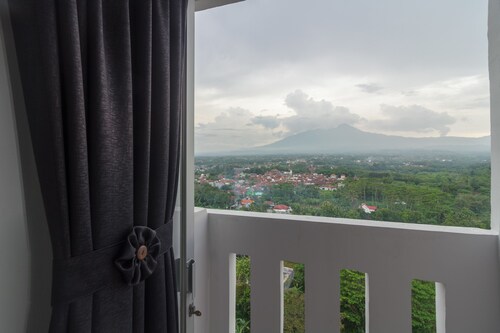 RedDoorz Apartment @ Dramaga Tower