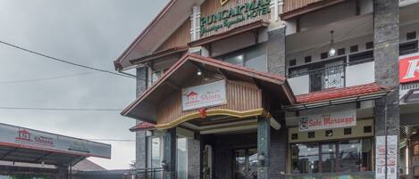 Mặt tiền nơi lưu trú