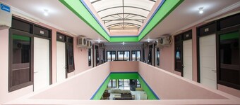 RedDoorz near Petra University 2