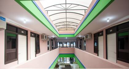 RedDoorz near Petra University 2