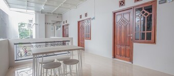 RedDoorz near Ciputra Golf Surabaya