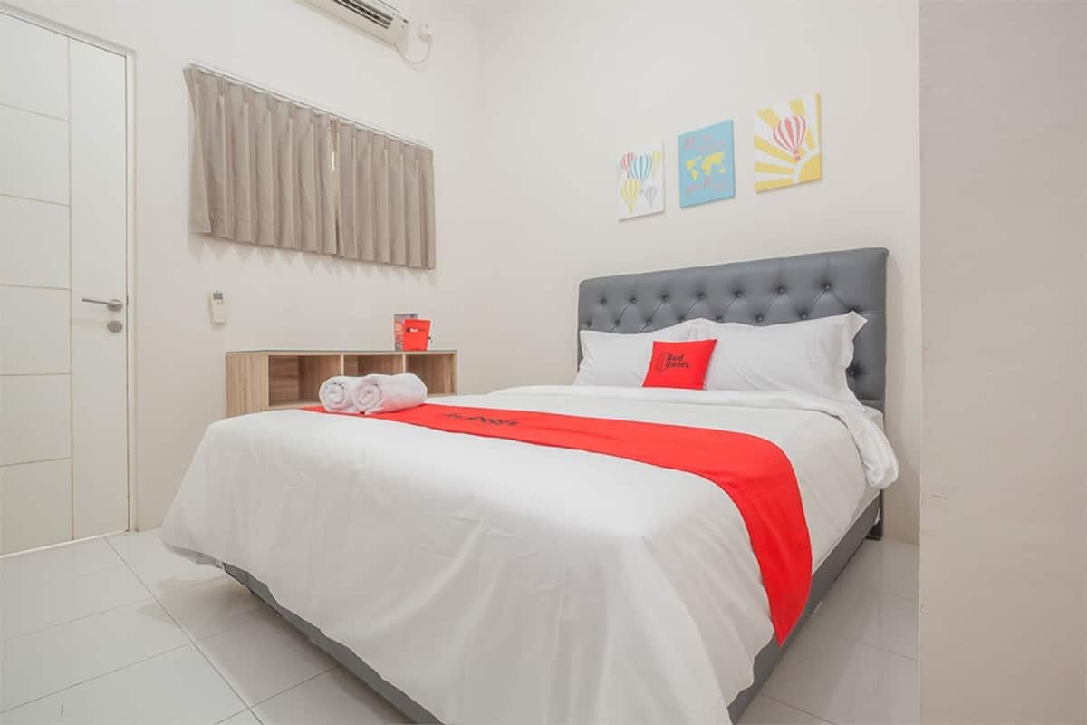 Double Room | Desk, free WiFi, bed sheets