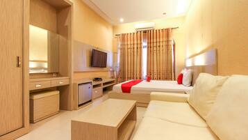 Kamar Keluarga | Meja kerja, Wi-Fi gratis, dan seprai linen