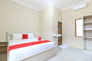 Desk, free WiFi, bed sheets