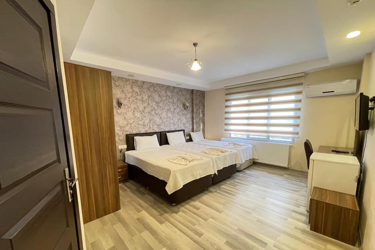 Classic Double or Twin Room | Egyptian cotton sheets, premium bedding, desk, blackout drapes