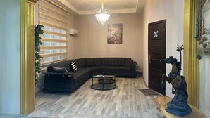Lobby sitting area - Ikarus Hotel (Kusadasi)