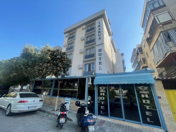 Front of property - Ikarus Hotel (Kusadasi)