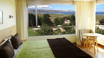 Executive Double or Twin Room, 1 King Bed | In-room safe, free WiFi, bed sheets, wheelchair access