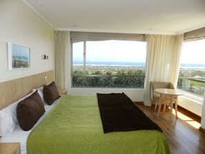 Classic Room, 1 King Bed | In-room safe, free WiFi, bed sheets, wheelchair access - Mantagua Village (Quintero)