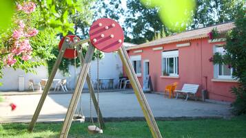 Children’s play area – outdoor