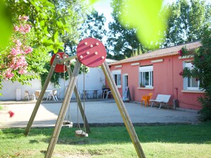 Children’s play area – outdoor