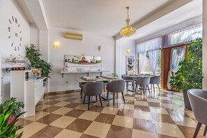 Breakfast served - Villa San Rocco Bed&Breakfast (Medulin)