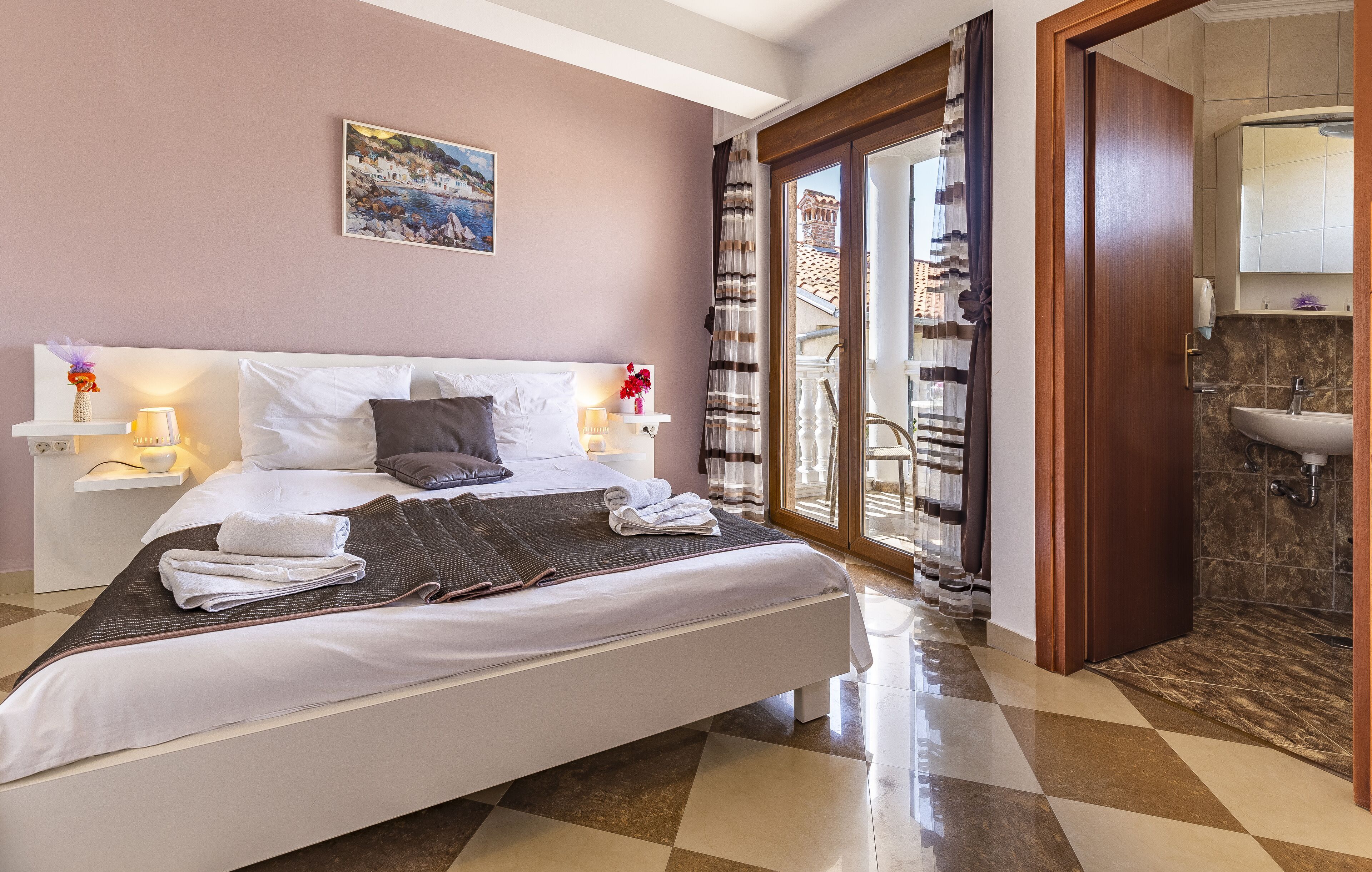 مكتب وتجهيزات عازلة للصوت وأسرّة أطفال/رضّع وواي فاي مجانًا