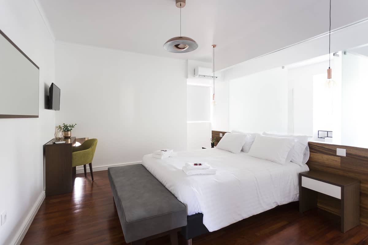 Deluxe Suite (2) | Individually decorated, individually furnished, desk, iron/ironing board