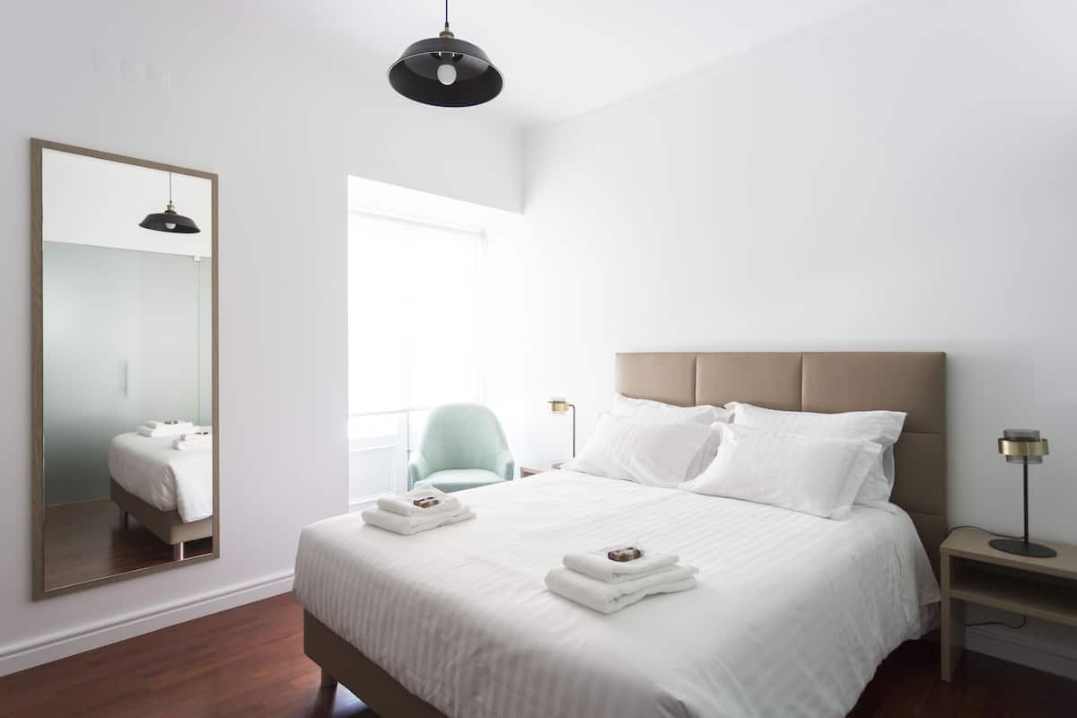 Suite, Balcony (6) | Individually decorated, individually furnished, desk, iron/ironing board