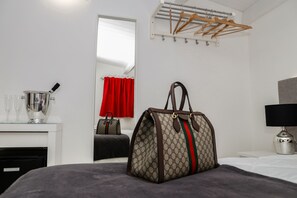 Superior Double Room | In-room safe, individually decorated, individually furnished, desk - La Civita B&B (Gravina in Puglia)