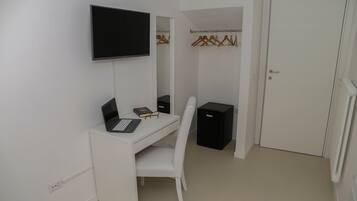 Economy Double Room | Individually decorated, individually furnished, desk, laptop workspace
