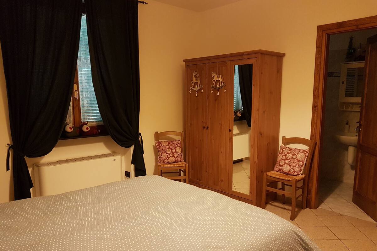 1 bedroom, down duvets, desk, blackout curtains
