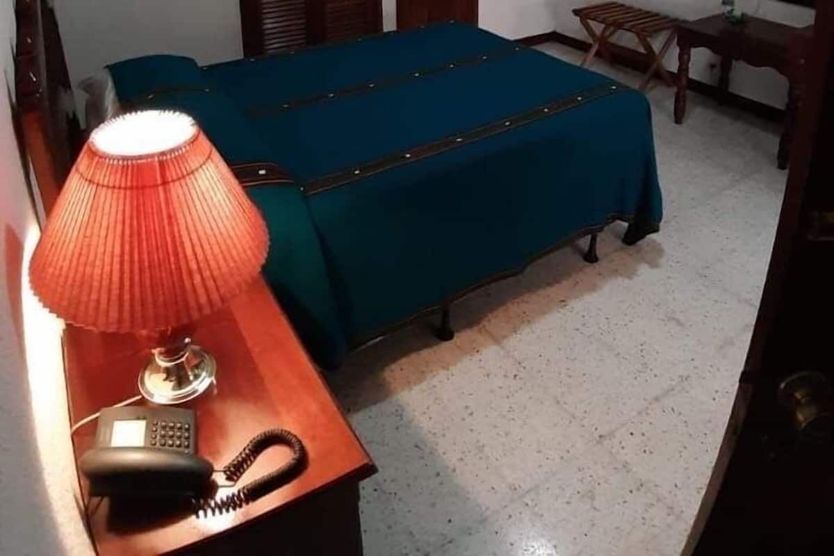 Basic Single Room, 1 Queen Bed, Garden View | Laptop workspace, iron/ironing board (on request), WiFi (free)