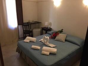 1 bedroom, desk, free WiFi, bed sheets - Ro.Ri Rooms (San Vito Lo Capo)