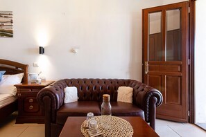 Camera doppia, balcone (Truffle) | Area soggiorno | TV a schermo piatto