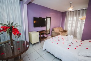 Minibar, blackout drapes, iron/ironing board, free WiFi - Hotel Pousada Vovozinho (Guacui)