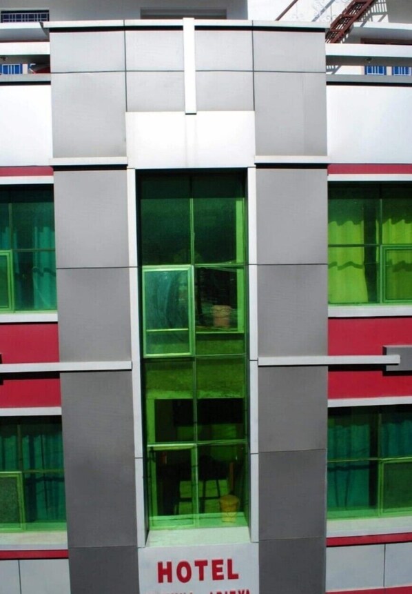 Fassade der Unterkunft – Abend/Nacht