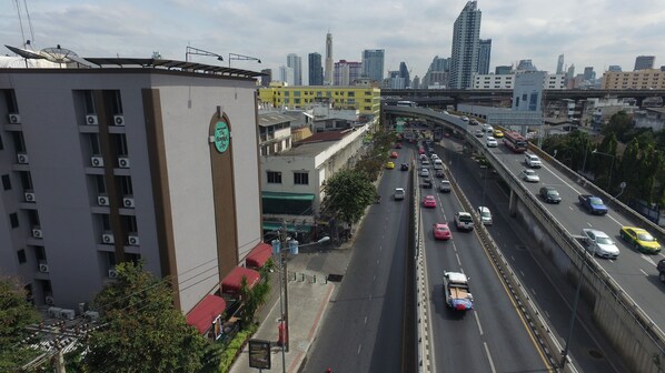 A multi-level parking structure with a sign indicating a hotel nearby. - Bangkok City Suite (Bangkok)