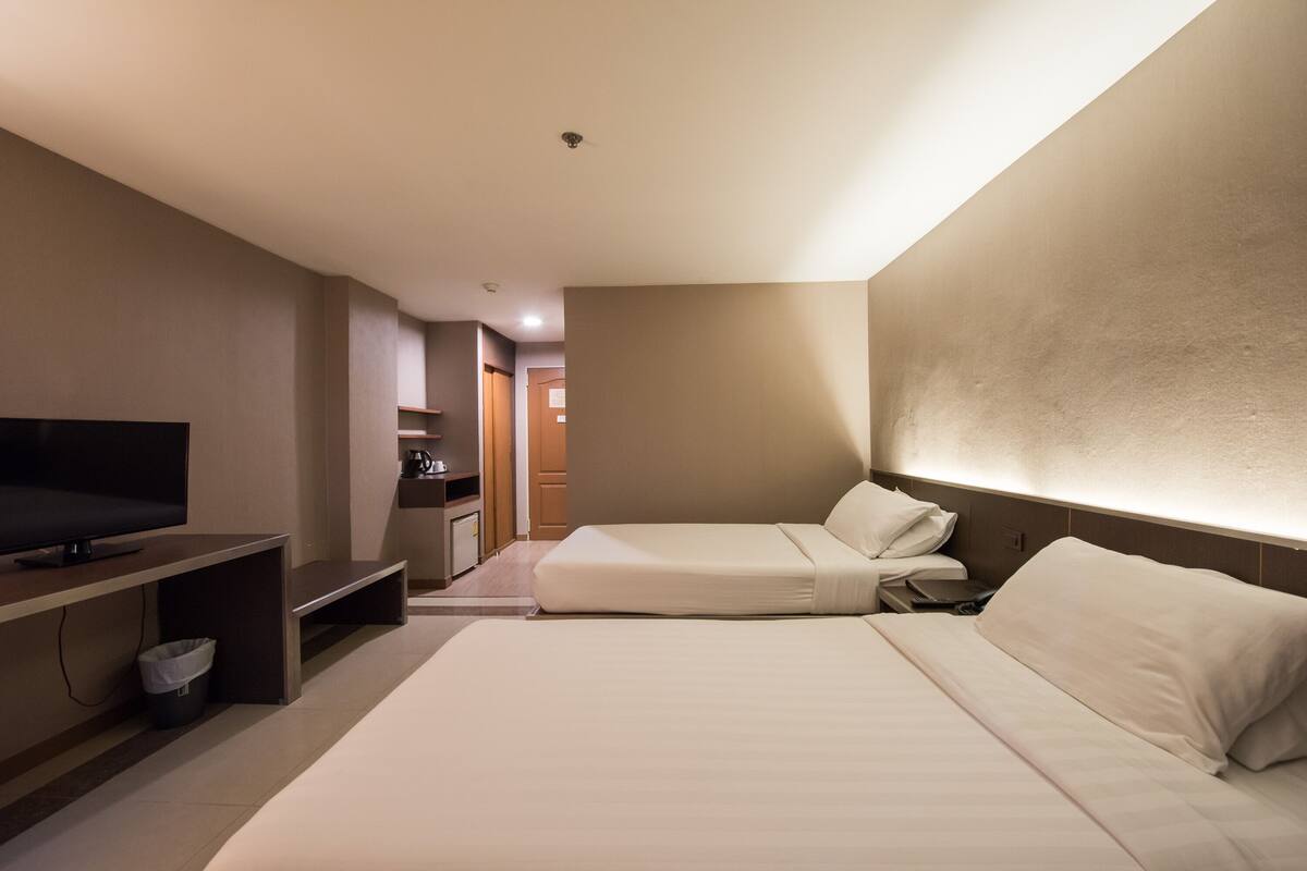 Quarto duplo luxo | Cofres nos quartos, escrivaninha, Wi-Fi de cortesia