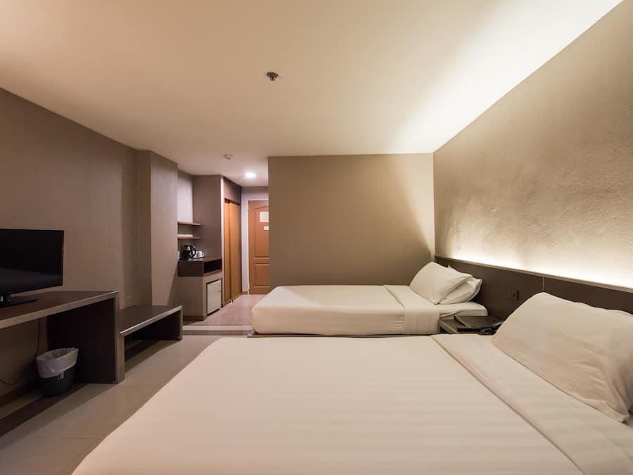 In-room safe, desk, free WiFi