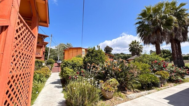 A residential area with a pathway leading to a house with a red lattice structure. - Carquinez Inn Vallejo I 80 Near Napa Valley (Vallejo)