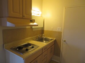 Private kitchenette - Carquinez Inn Vallejo I 80 Near Napa Valley (Vallejo)