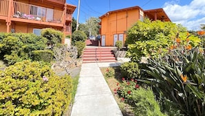 A multi-story building with a concrete pathway leading to the entrance. - Carquinez Inn Vallejo I 80 Near Napa Valley (Vallejo)