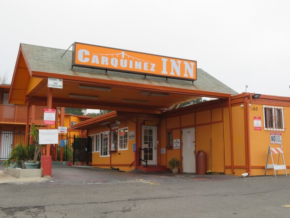 Property entrance - Carquinez Inn Vallejo I 80 Near Napa Valley (Vallejo)