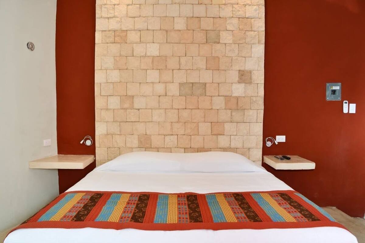 Chambre Double, 1 très grand lit (Valladolid)