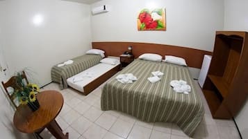 Minibar, skrivebord, wi-fi (inkludert) og sengetøy