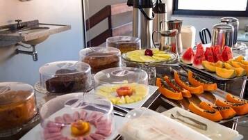 Free daily buffet breakfast